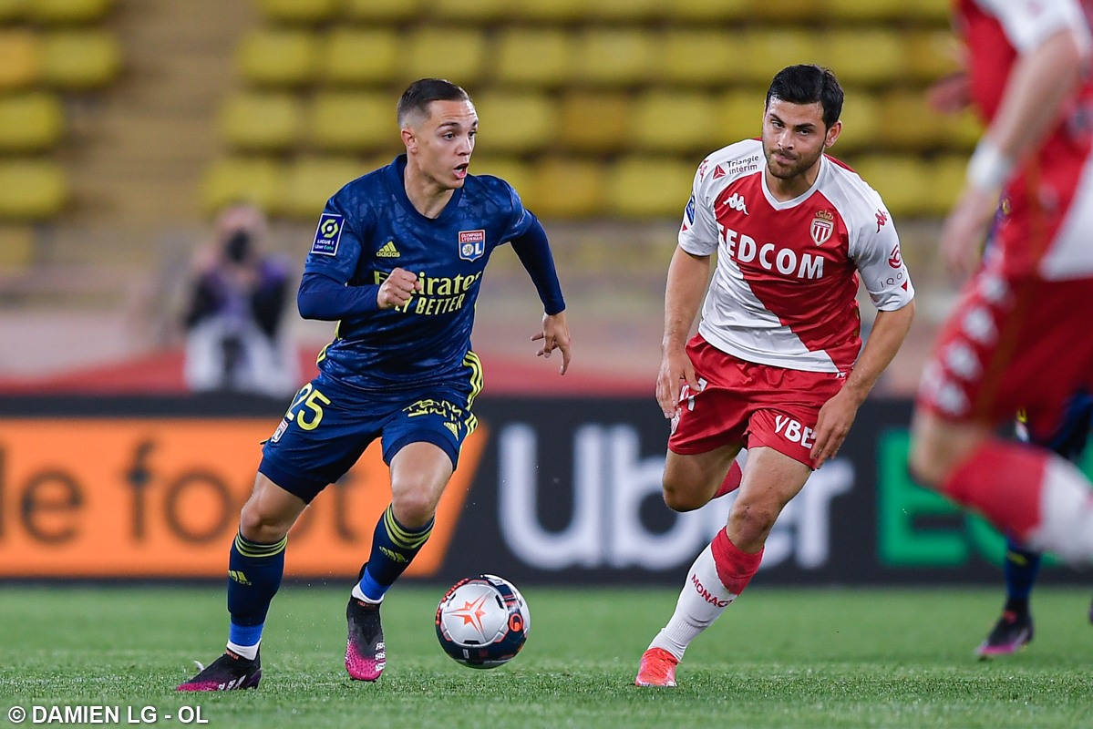 守门员站在靠近远端门柱附近两名后卫专守 守门员站在靠近远端门柱附近两名后卫专守