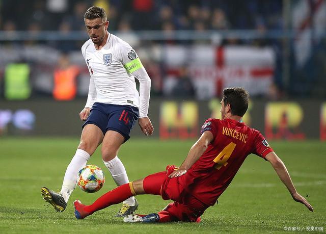 守门员站在靠近远端门柱附近两名后卫专守 守门员站在靠近远端门柱附近两名后卫专守